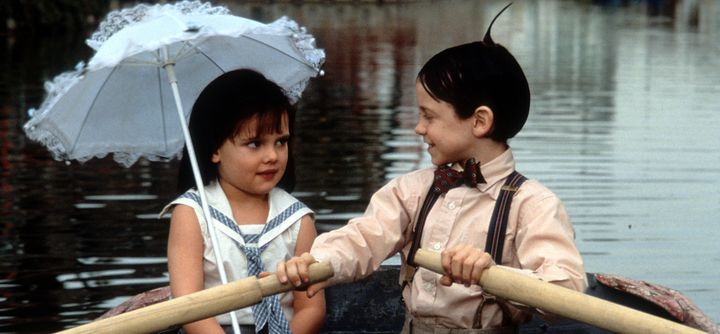 Bug Hall rowing a boat while looking at Brittany Ashton Holmes in a scene from the film 'The Little Rascals', 1994. (Photo by Universal Pictures/Getty Images)