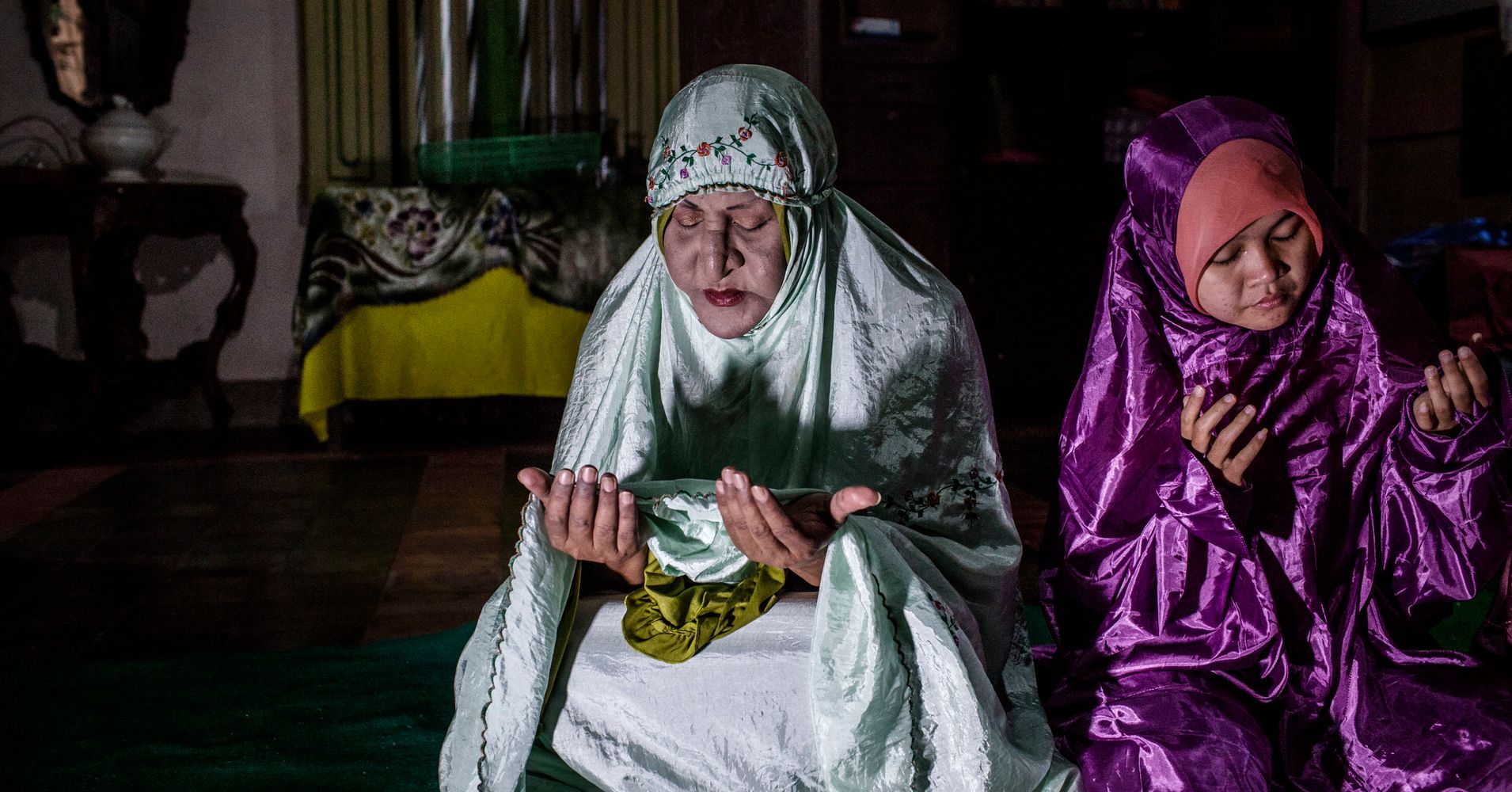 Indonesia S Transgender Muslims Known As Waria Celebrate Ramadan Huffpost