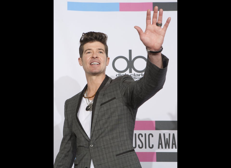 Robin Thicke poses in the press room dur