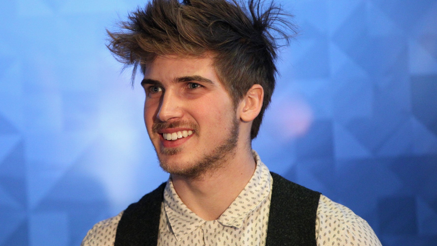 Joey Graceffa - Joey Graceffa added a new photo., image size:1775x1000