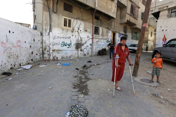 Doctor Tarek Loubani in Gaza working to produce medical industry's best  stethoscope for 30 cents, The Independent