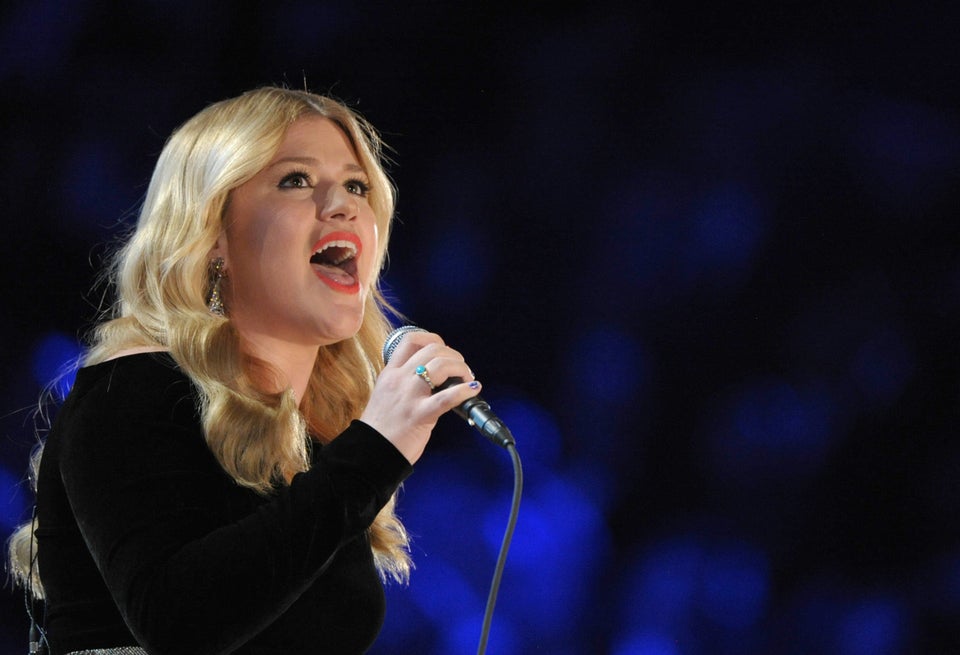 Who Is Kelly Clarkson's Piece By Piece About? The Emotional Song