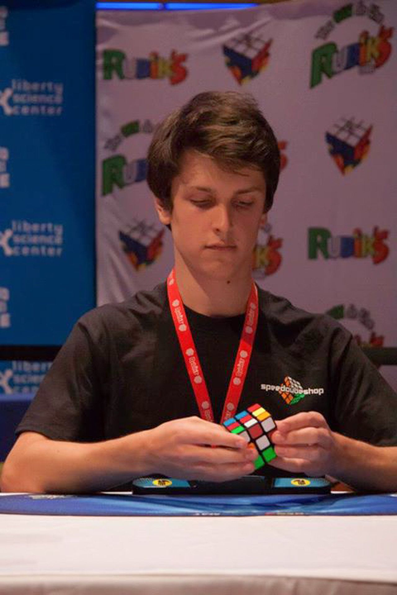 Feliks Zemdegs solves a three-by-three cube.
