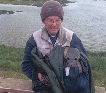 Ian Ellis and the seal pup.