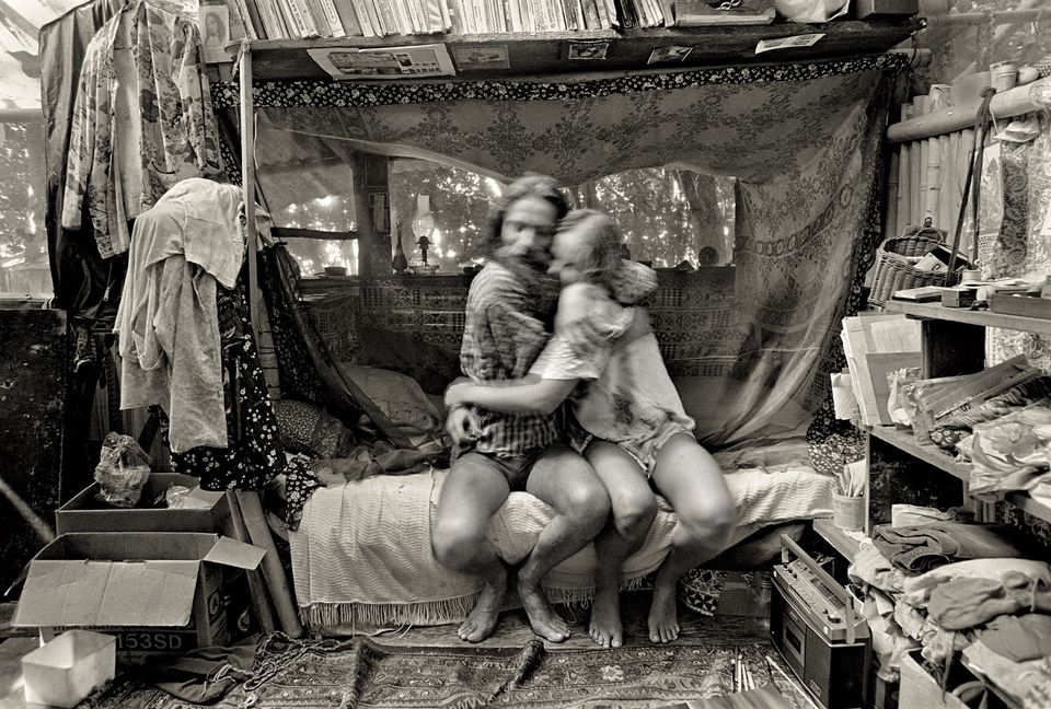 Hippie Nudist Couples Nude - Haunting Nude Photos Bring 1970s Hippie Community Back To Life | HuffPost  Entertainment