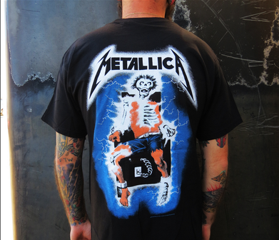 Holmes Juror Wears Metallica T-Shirt 