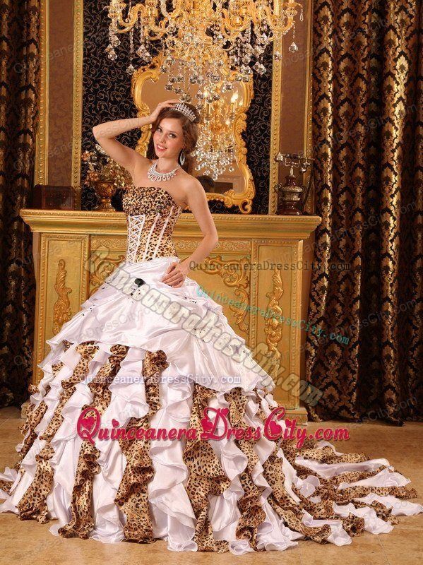 15 Of The Most Outrageous Quinceanera Dresses Out There Huffpost Communities