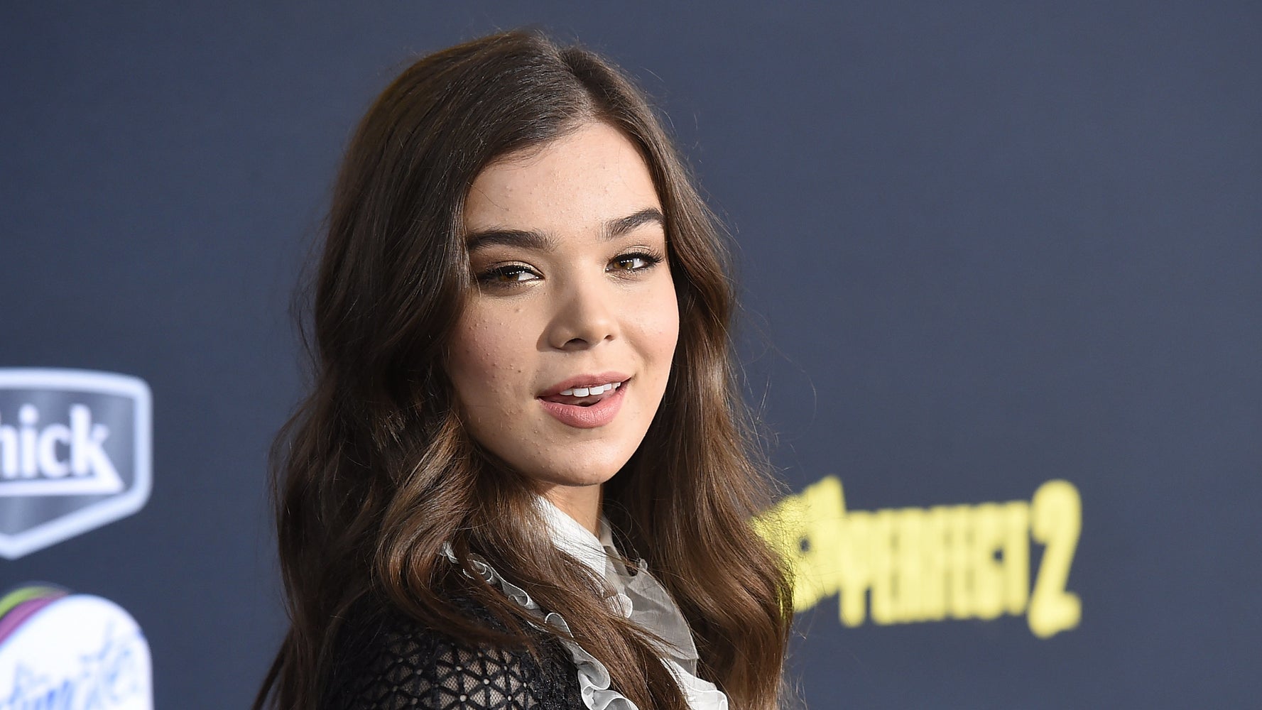 Hailee Steinfeld Shows Off Singing Chops With Shawn Mendes Stitches Duet Huffpost