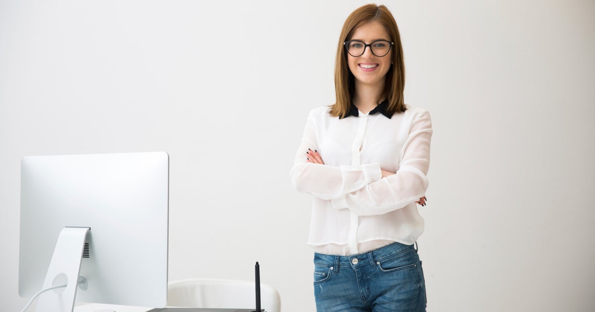 My standing. Standing desk. Standing desk. Эргономика стоя. Bureau desks for employees walnut cherry.