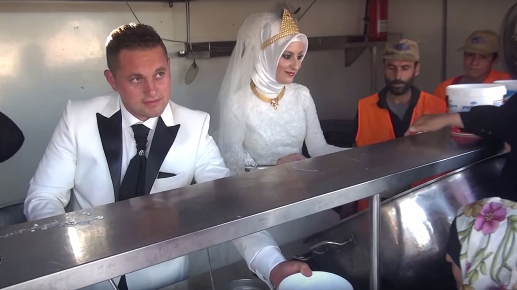 Turkish Couple Throws Epic Wedding Feast For Syrian Refugees Huffpost