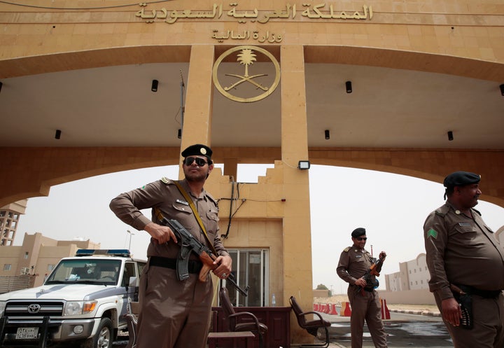 Members of the Saudi Arabia Border Police stand guard at the border crossing of the Saudi Arabia-Yemen border near the town of Jazan, April 10, 2015.