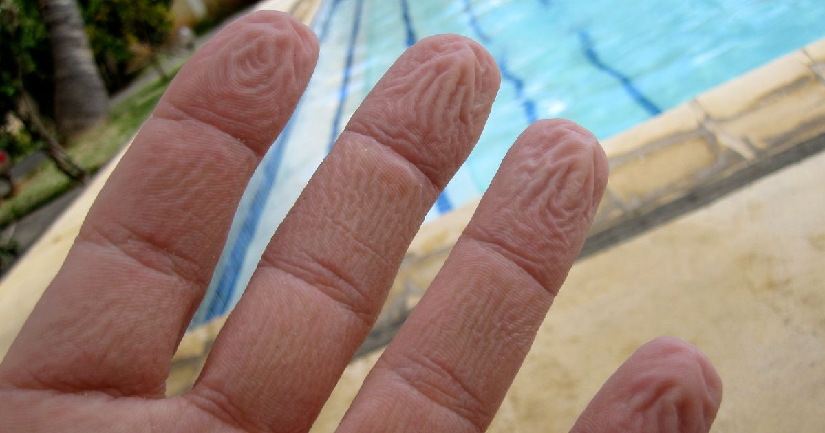 Сморщенные пальцы от воды