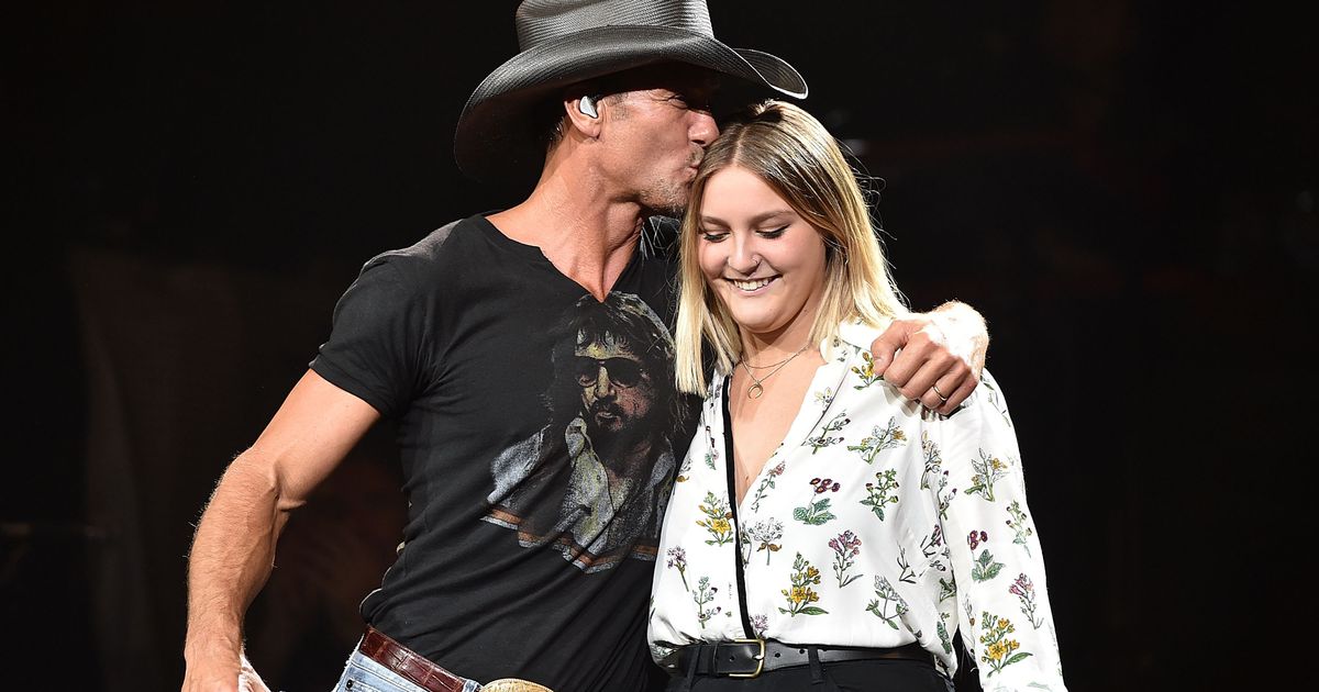 Faith Hill and Daughters Surprise Tim McGraw with Here On Earth
