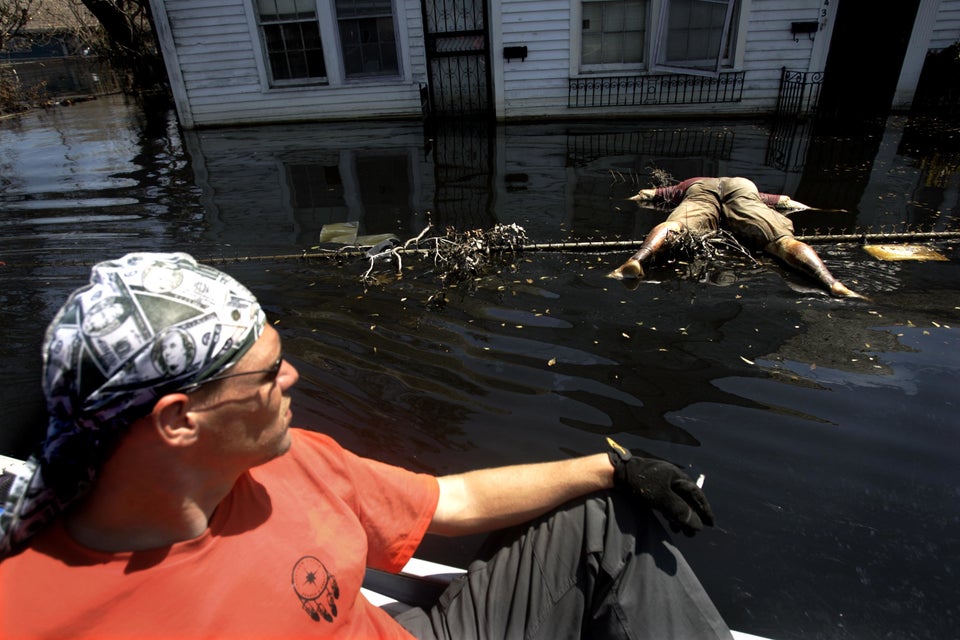 hurricane katrina bodies floating