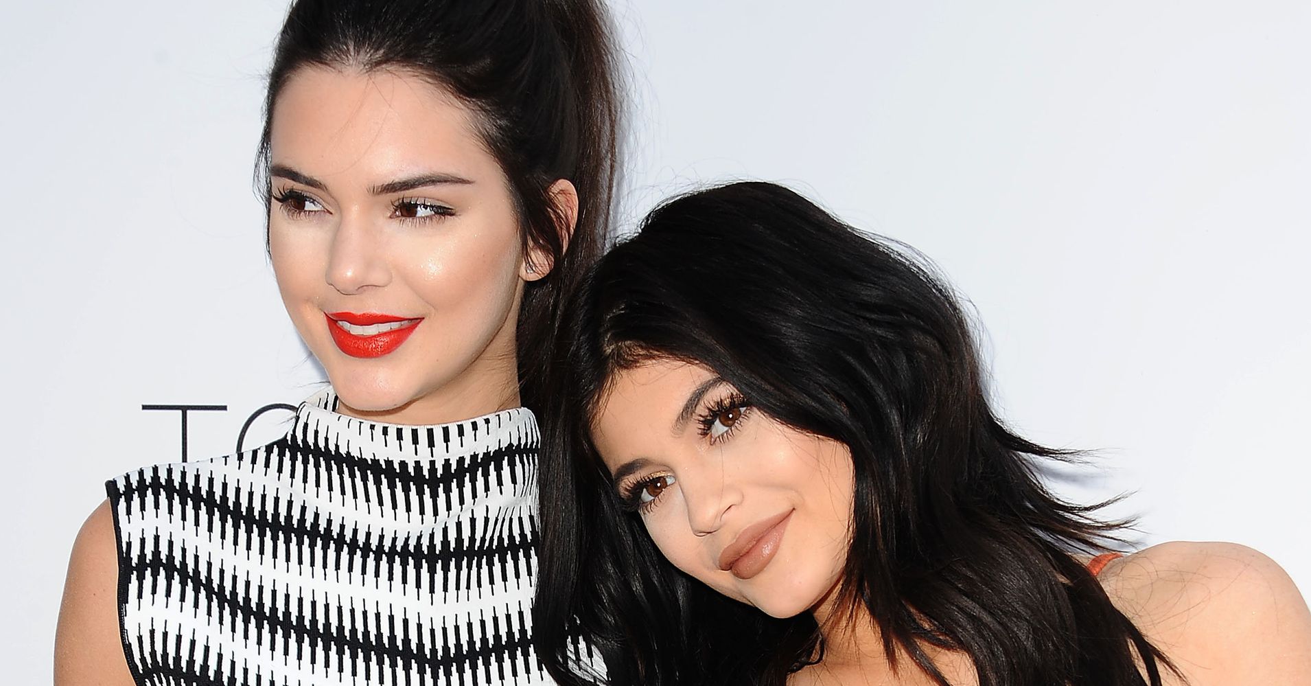 Kendall And Kylie Jenner Wear Bikinis In Paradise Huffpost 