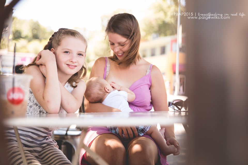 22 Candid Photos That Show How Beautiful Breastfeeding 