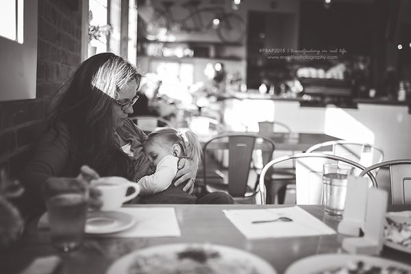 25 Candid Photos That Show Breastfeeding Is Beautiful Wherever You