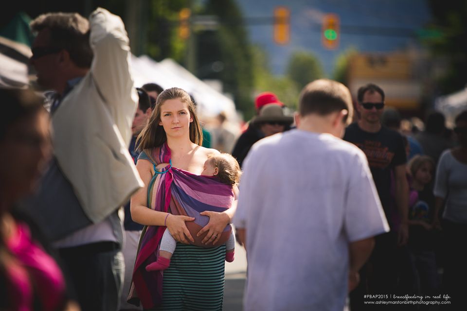 25 Candid Photos That Show Breastfeeding Is Beautiful Wherever You