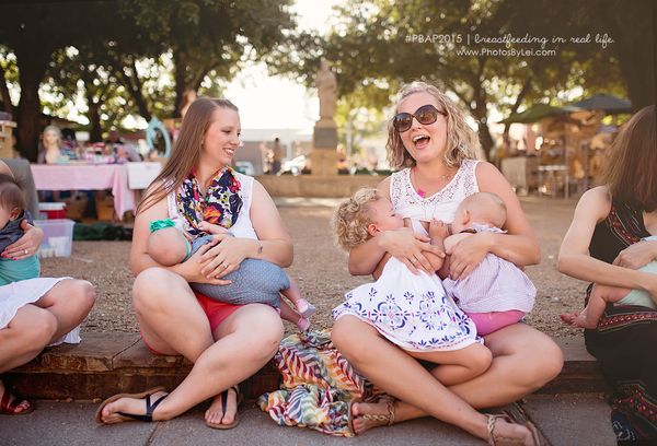 25 Candid Photos That Show Breastfeeding Is Beautiful 