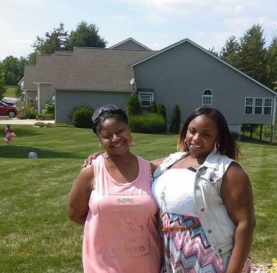 <p>Priscilla Harrison, left, with daughter Cynthia Worthy, who was found dead in Detroit on August 17, 2015.</p>
