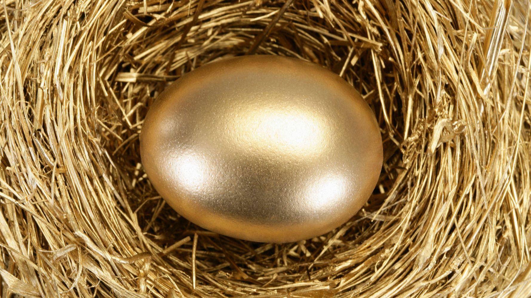 Gold bird s nest. Золотое яйцо. Золотое яичко Курочка Ряба. Яйцо золото. Золотое яйцо фото.