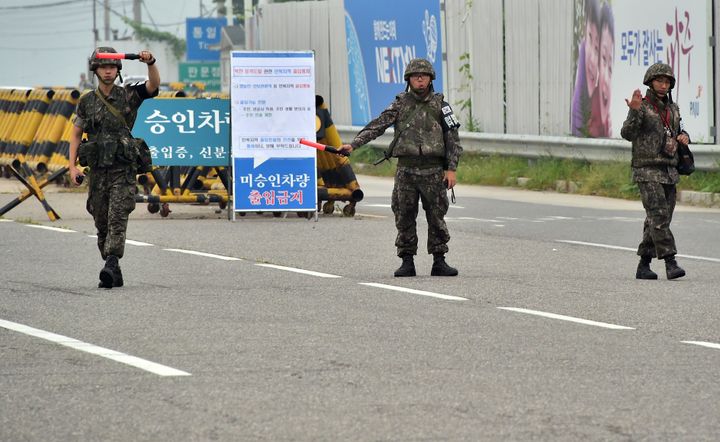 South Korean soldiers at a military checkpoint in the border city of Paju on August 21, 2015. North Korean leader Kim Jong-Un ordered his frontline troops onto a war-footing from on August 21, as military tensions with South Korea soared following a rare exchange of artillery shells across their heavily fortified border.