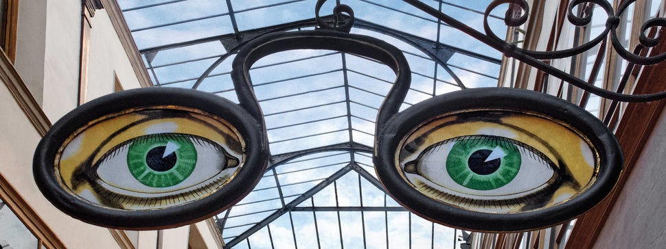 "Of the hundreds of <em>optiques</em> to be found in Paris, few use anything more than a pair of eyeglasses to communica