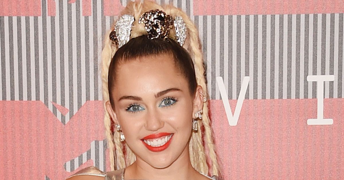 Miley Cyrus Is Basically Naked On The 2015 VMAs Red Carpet (NSFW ...