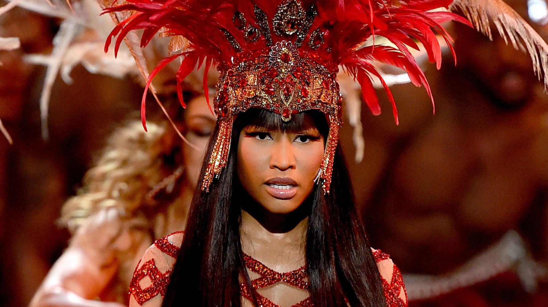 Nicki Minaj Calls Out Miley Cyrus During Vmas Acceptance Speech Huffpost Entertainment 3577