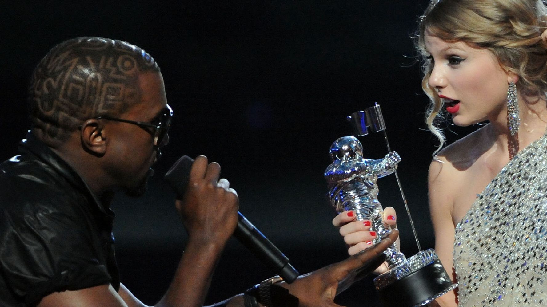 Kanye West Taylor Swift. Тейлор Свифт и Канье Уэст. Taylor Swift VMAS 2009. Swift.Kiss.