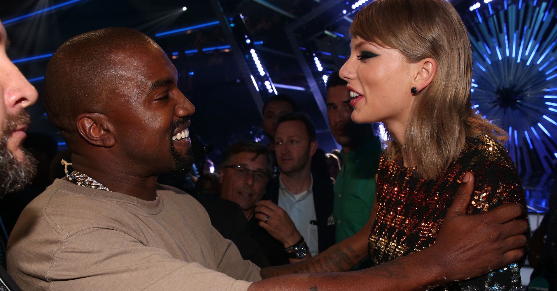 Kanye West Apologizes To Taylor Swift During Vmas Acceptance Speech Huffpost