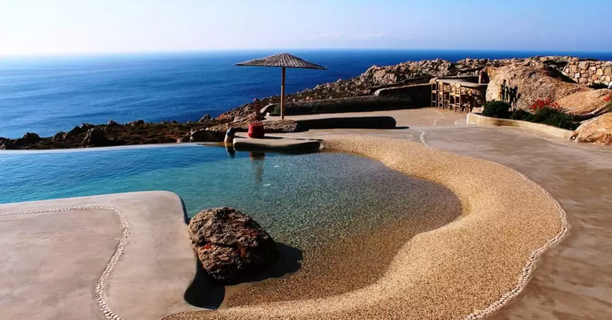 The 10 Best Airbnb Pools From Around The World | HuffPost Life
