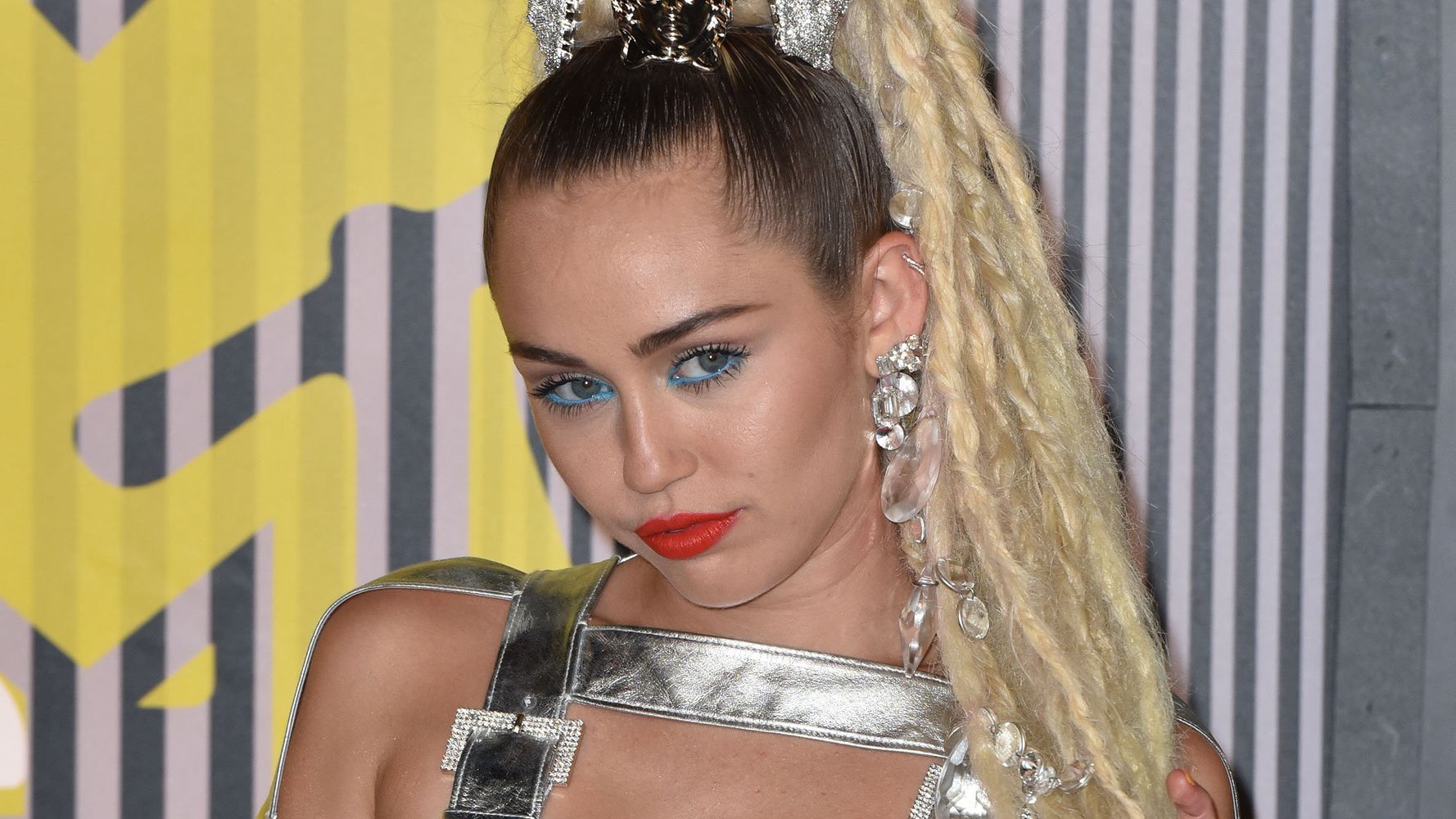 Miley Cyrus Lesbian Porn - You've Probably Never Heard Lesbian Sex Described The Way Miley Is  Describing It | HuffPost Voices