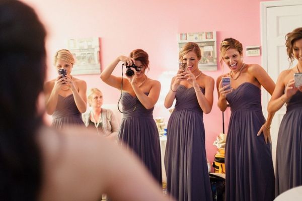 19 Bridal Party 'first Look' Photos That Capture Friendship At Its 