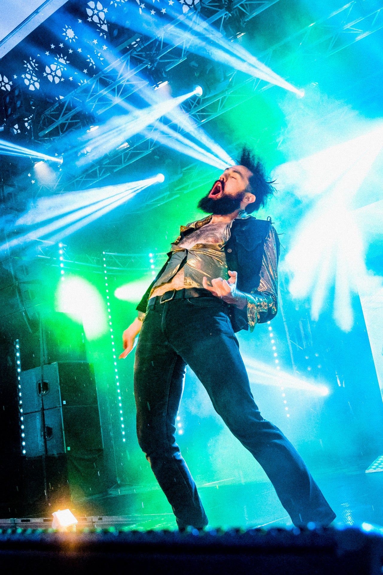 <p><span style="color: #000000; font-family: Verdana, Arial, Helvetica, sans-serif; font-size: 11px; background-color: #ffffff;">Michael "Operation Rock A Puss" Lovely performs during the 2015 Air Guitar World Championships. </span></p>