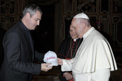 <span><span>The Rev. Andrew Small, national director of the Pontifical Mission Societies in the United States, left, greets P