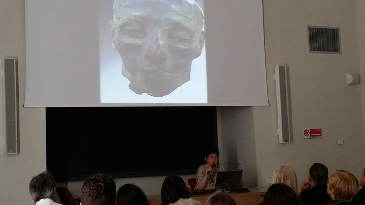 Raffaella Bianucci presenting her study on the mummy of Nebiri at the Egyptology congress.