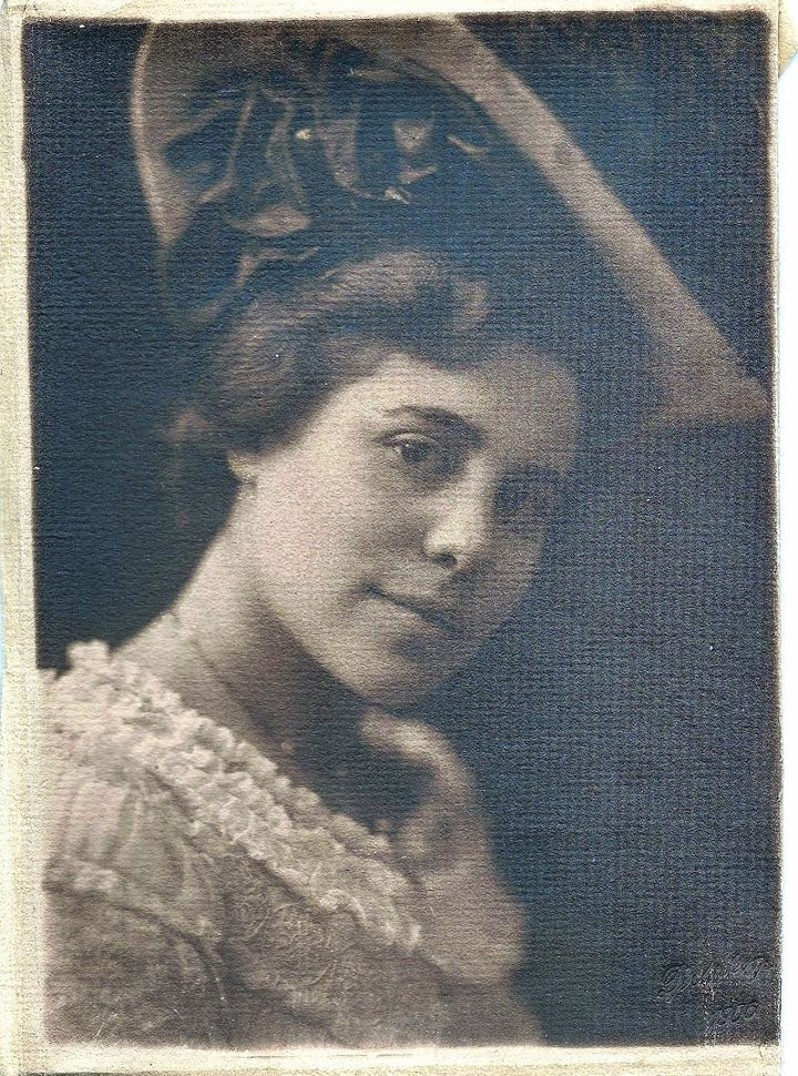 <p><span style="font-family: Arial, Helvetica, sans-serif; font-size: 14px; line-height: 20px; background-color: #eeeeee;">Greta Ann Salzburg, Derek's great-grandmother</span></p>