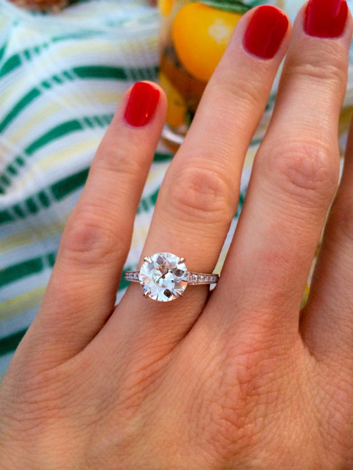 <p><span style="font-family: Arial, Helvetica, sans-serif; font-size: 14px; line-height: 20px; background-color: #eeeeee;">Jenna's engagement ring</span></p>