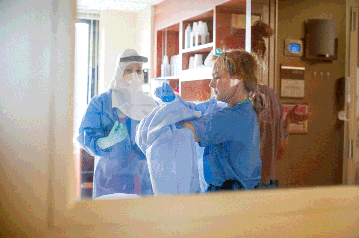 <p>Nurse Jody Walsh dons a hood during an Ebola preparedness drill June 25, 2015 at the University of Minnesota Medical Center.</p>