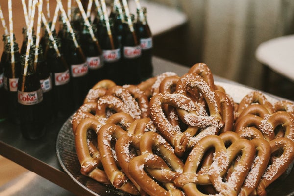 15 Late Night Wedding Snacks That Totally Hit The Spot Huffpost 8 Soft Pretzels With An Ice Cold T E Hell Yeah