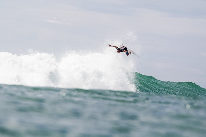 Kelly Slater wowed his fans with a mid-air stunt at the 2015 Hurley Pro surf contest.