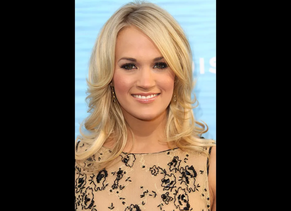 Carrie Underwood Sparkles In Short Shorts At The 2015 CMA Music