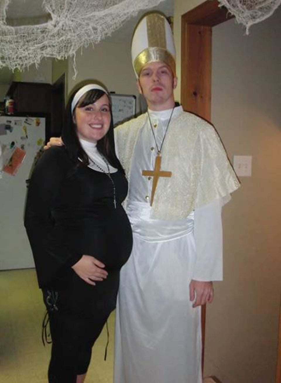 33 Creative Halloween Costumes Just For Pregnant Women