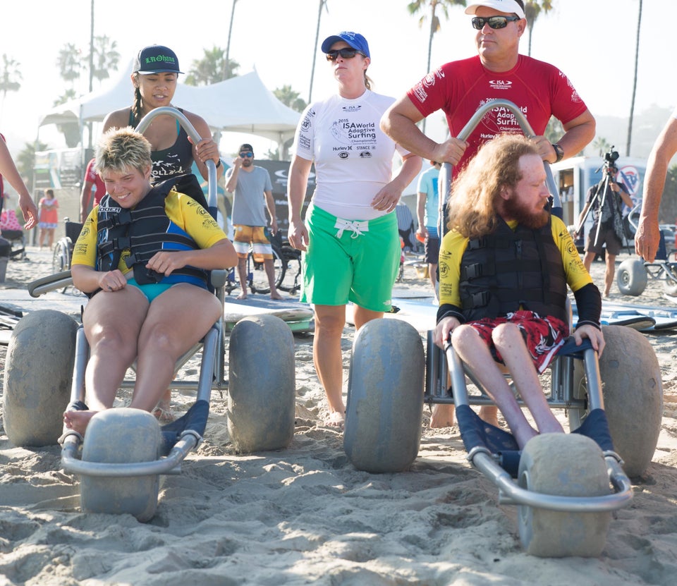 World Surf League Offers Equal Prize Money For Female Surfers Huffpost Women