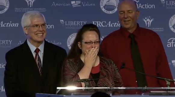 Kim Davis cries as conservatives give her an award.