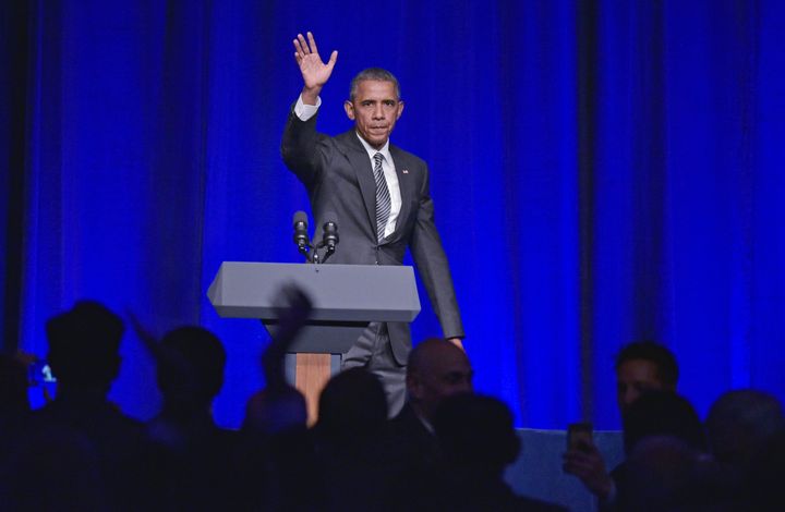 US President Barack Obama waves after speaking at the Democratic National Committee LGBT Gala at Gotham Hall in New York, New York on September 27, 2015. AFP PHOTO/MANDEL NGAN