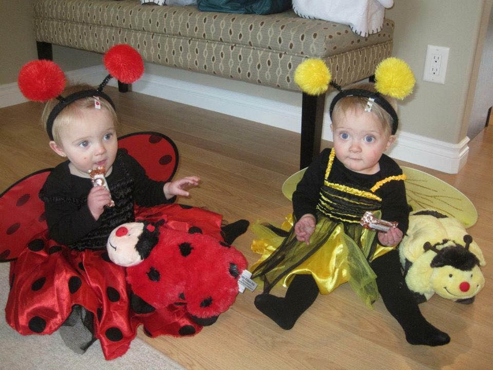 22 Halloween Costume For Twins That Are Double The Fun | HuffPost Life