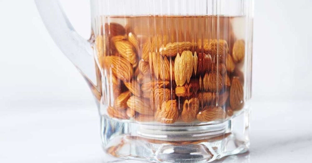 How To Make Your Own Almond Milk, Because It's Ridiculously Easy