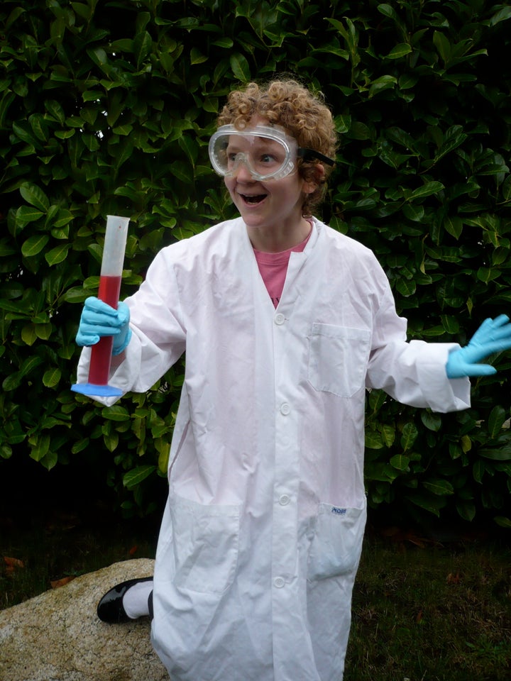 14 Diy Halloween Costumes For Science Geeks Huffpost Impact